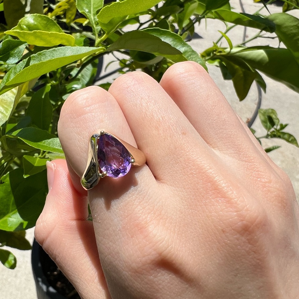 Vintage 14k solid gold teardrop amethyst ring